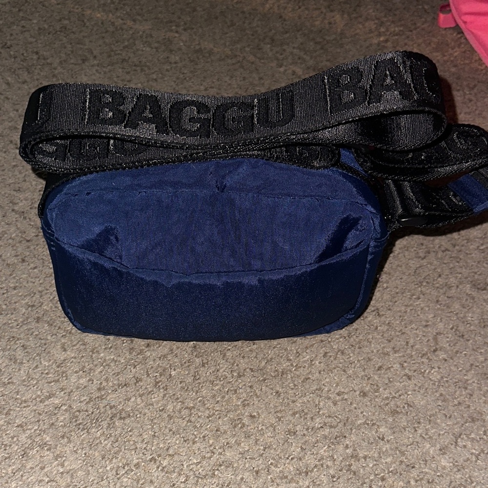 Baggu Camera Crossbody in Navy Blue